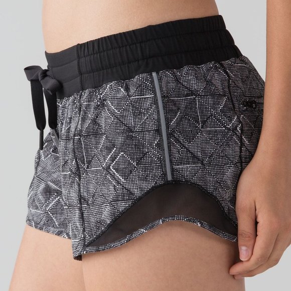 NWOT Lululemon Hotty Hot Short (6)